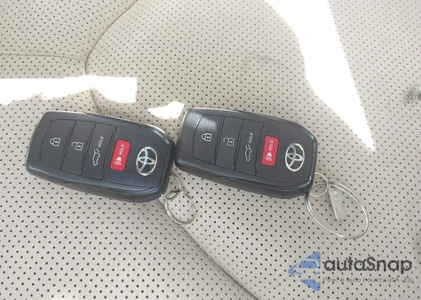 2024 Toyota Highlander Le/Xle/Xse/Limited/Platinum z USA, uszkodzony, nr VIN 5TDKDRBH3RS567947